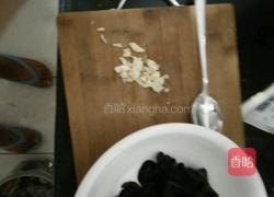 凉拌木耳的做法图解1