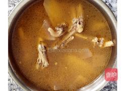 酸萝卜鸭掌汤的做法图解7