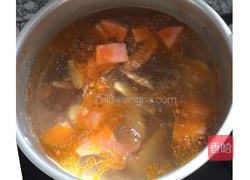 酸萝卜鸭掌汤的做法图解5