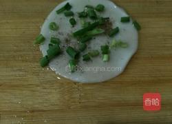 饺子皮的另类吃法～～～葱油饼的做法图解5