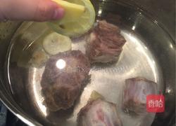 胡萝卜牛尾汤的做法图解2