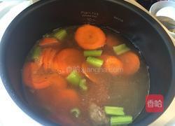 胡萝卜牛尾汤的做法图解7