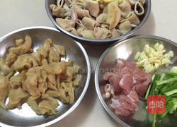罗卜干炒肥肠的做法图解1