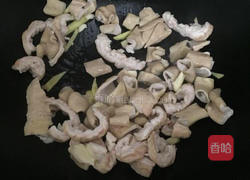 罗卜干炒肥肠的做法图解2