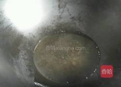 咸蛋黄溜丝瓜的做法图解4