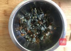 皮蛋瘦肉粥的做法图解3