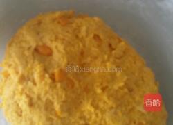 中种南瓜豆沙包的做法图解2