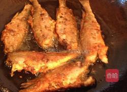 炸黄花鱼的做法图解4