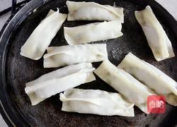 韭菜肉锅贴的做法图解6