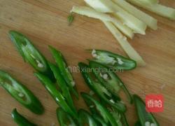 韭菜花炒肉的做法图解3