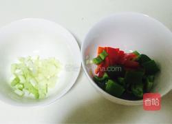 杏鲍菇炒鸡丁的做法图解3