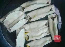 鲜肉锅贴的做法图解9