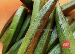 秋葵炒肉的做法图解1