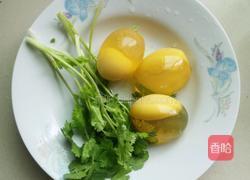 青椒淋汁皮蛋的做法图解2