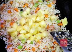 菠萝炒饭的做法图解9