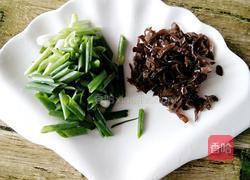 黑木耳鸡蛋酱的做法图解1