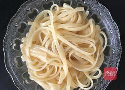炸酱意面的做法图解3
