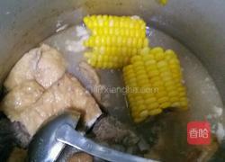 玉米排骨汤的做法图解4