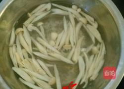 胡油海鲜菇的做法图解2