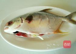 微波炉盐金昌鱼的做法图解3
