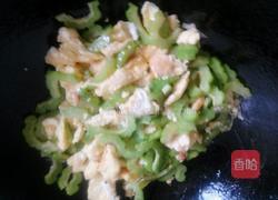 苦瓜炒鸡蛋的做法图解11