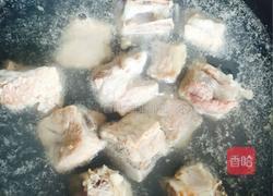 土豆排骨汤的做法图解1