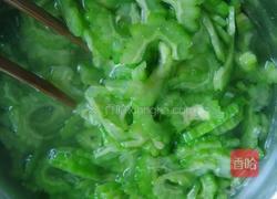 凉拌苦瓜的做法图解3