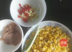玉米炒肉的做法图解1