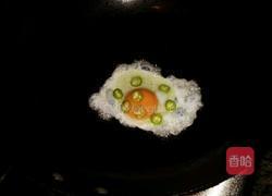 牛奶煮鲜虾鱼板面的做法图解4