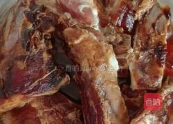 玉米腊排骨的做法图解1