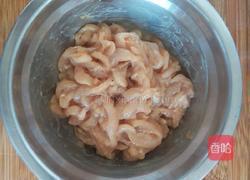 洋葱炒鸡肉条的做法图解1