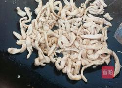 洋葱炒鸡肉条的做法图解3