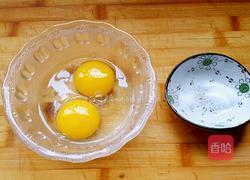 鸡蛋饼卷火腿的做法图解1