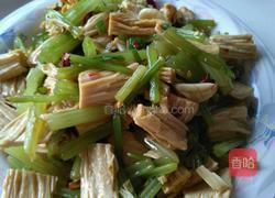 腐竹拌芹菜的做法图解5