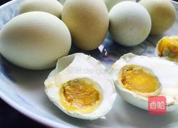 两步腌出油汪汪的咸鸭蛋的做法图解4