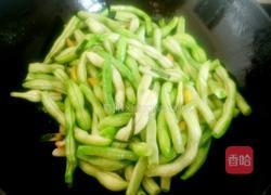 炖豆角土豆拉皮的做法图解6