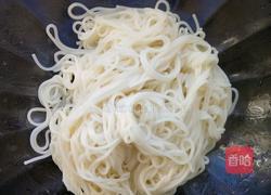 鸡丝黄瓜凉面的做法图解1