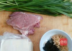 猪肉韭菜小馄炖的做法图解1