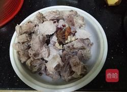 土豆烧排骨的做法图解1