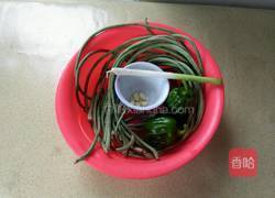胡萝卜焖缸豆的做法图解1