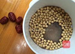 枣香豆浆的做法图解1