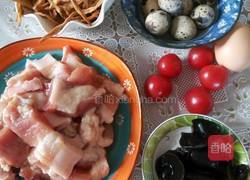 黄花菜炖滑肉的做法图解1