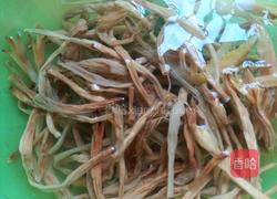 黄花菜炖滑肉的做法图解3