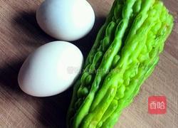 苦瓜炒蛋的做法图解1