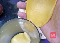 百香芒果汁的做法图解3