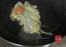 鸡蛋木耳黄瓜炒饭的做法图解3