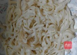 番茄火腿蛋炒面的做法图解2
