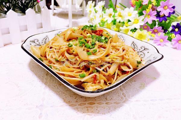 绿豆芽拌凉皮