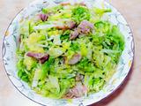  #卷心菜#卷心菜炒前腿肉