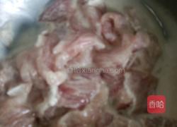 洋葱炒肉的做法图解2